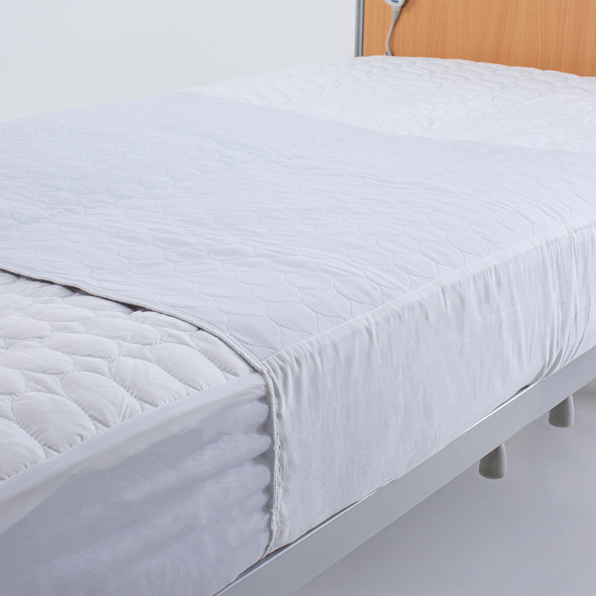 Dreamticket Absorbent Bed Pad With Flaps 1000ml Vendella