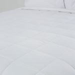 Image of DreamGreen Snug Quilt - White