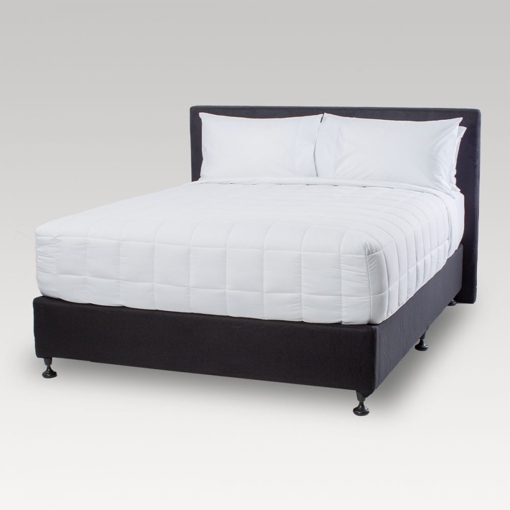 Image of DreamGreen Snug Quilt - White