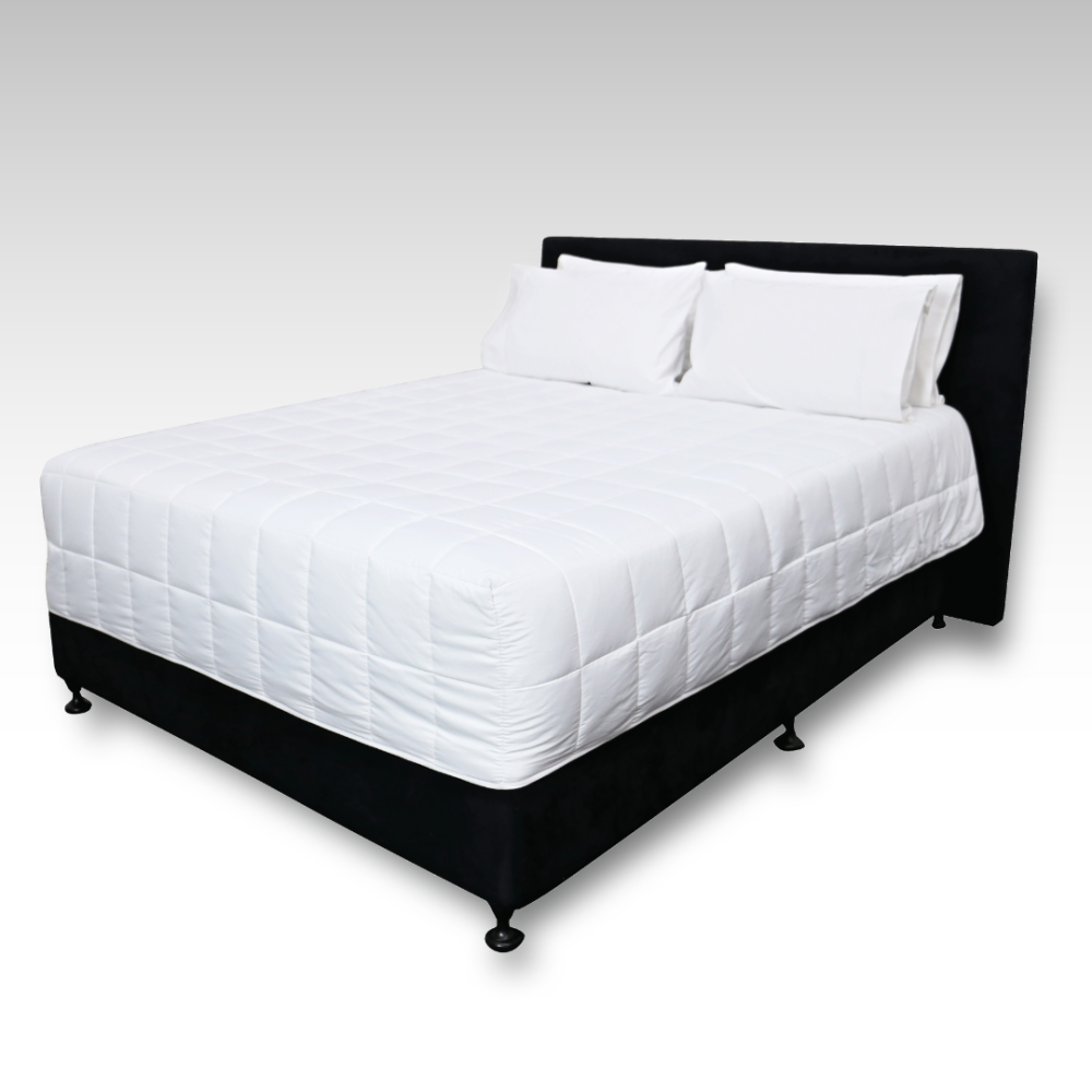 Image of DreamGreen Snug Quilt - White
