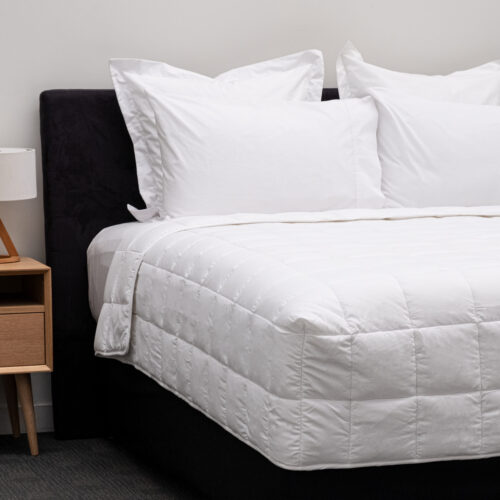 DreamGreen Snug Quilt - White