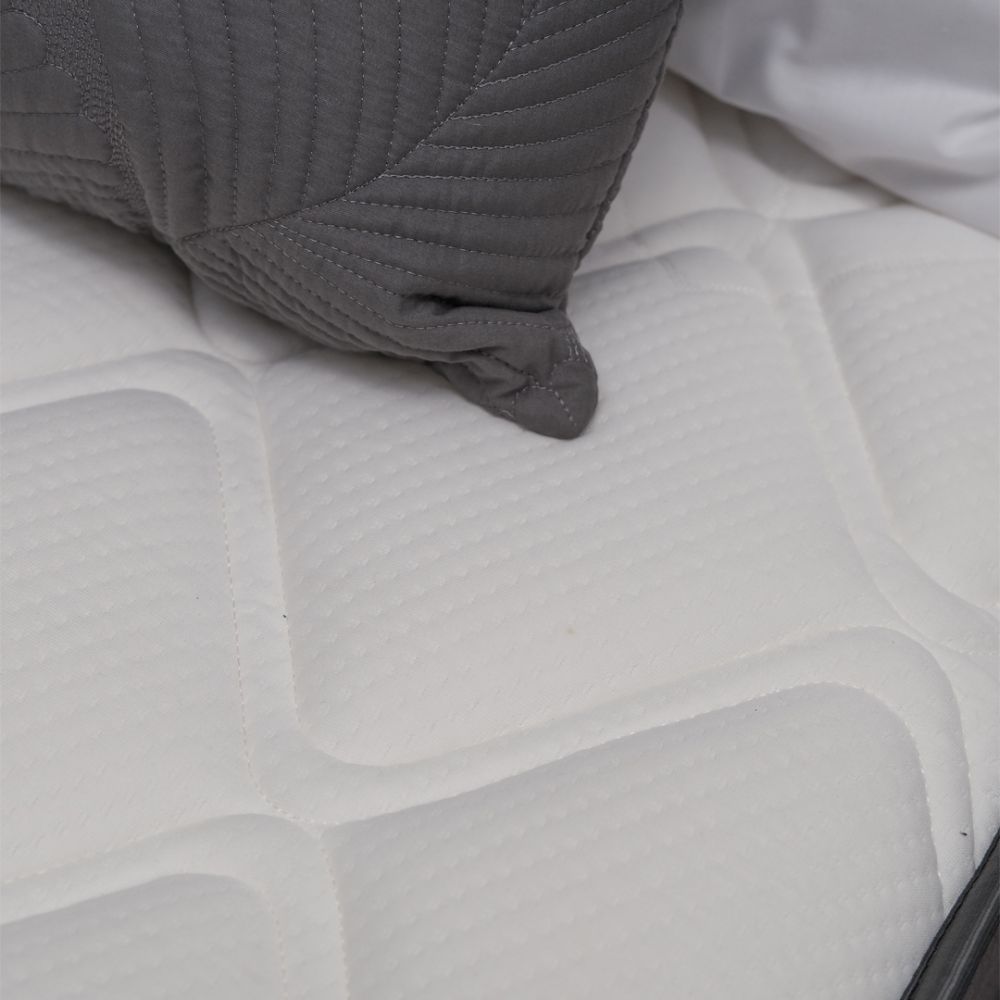 Image of Makers Midnight Comfort-Top Mattress