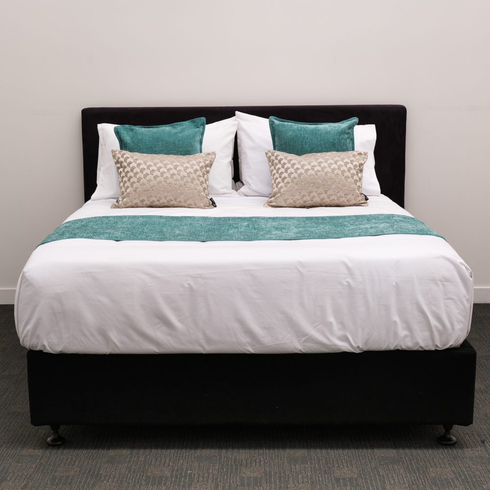 Image of DreamTicket Oxford Bed Runner - Moana